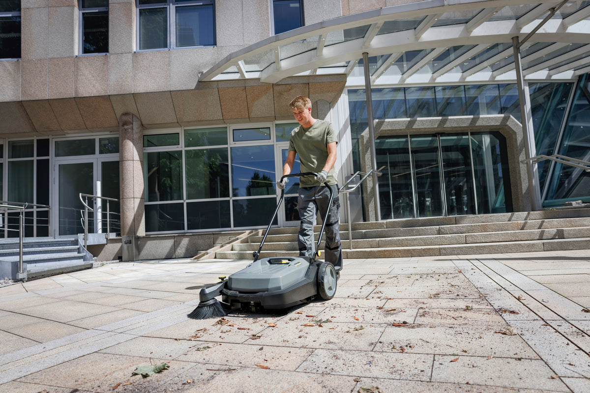 Подметальная машина Karcher KM 70/20 C Basis
