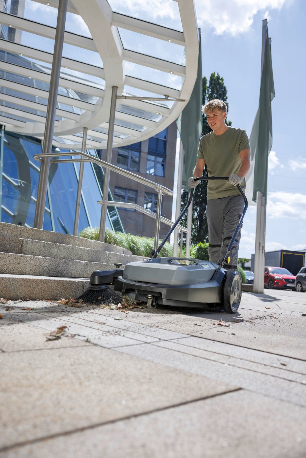 Подметальная машина Karcher KM 70/20 C Basis